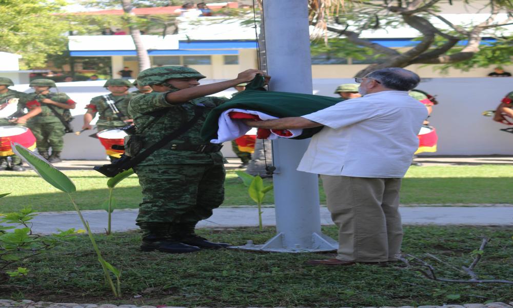  Incineran y Cambian Bandera Mexicana en el CUCosta