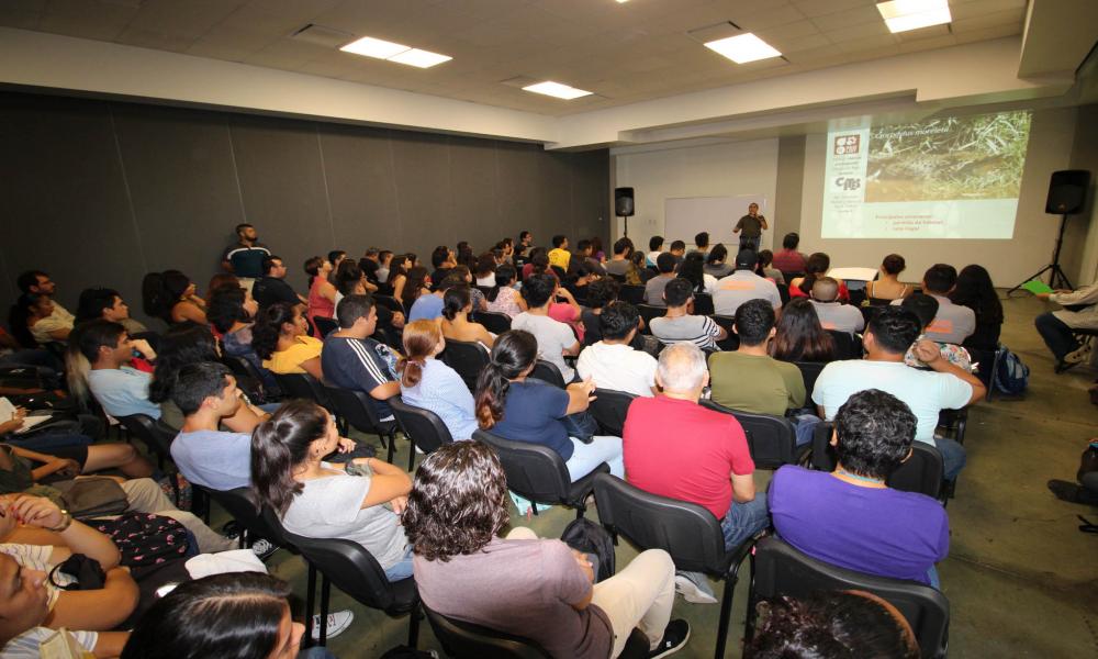 Agosto mes del cocodrilo en el CUCosta