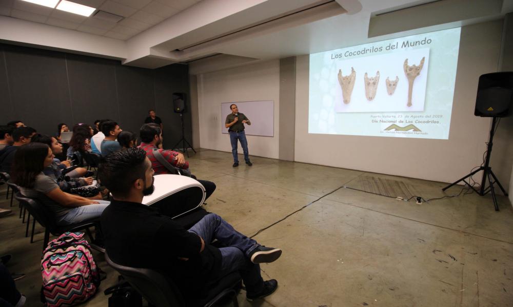 Agosto mes del cocodrilo en el CUCosta