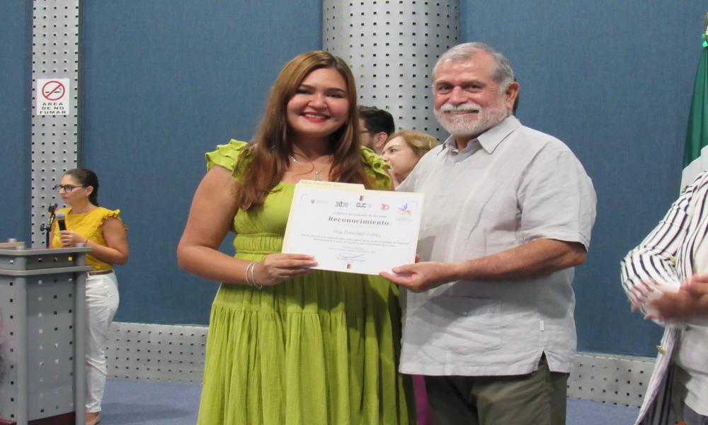 Entregan reconocimientos a agentes de paz en el Centro Universitario de la Costa