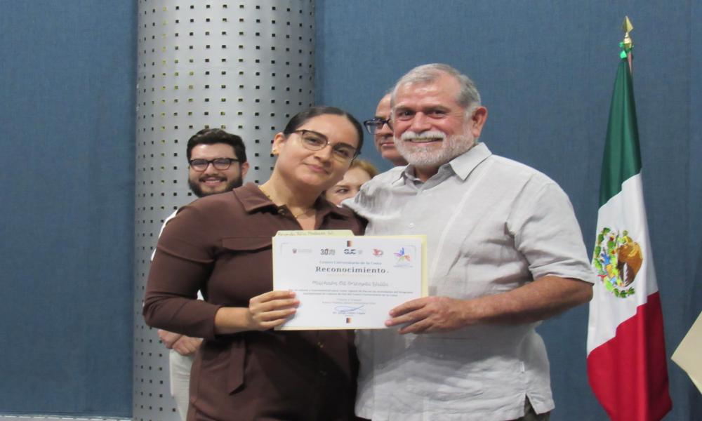 Entregan reconocimientos a agentes de paz en el Centro Universitario de la Costa