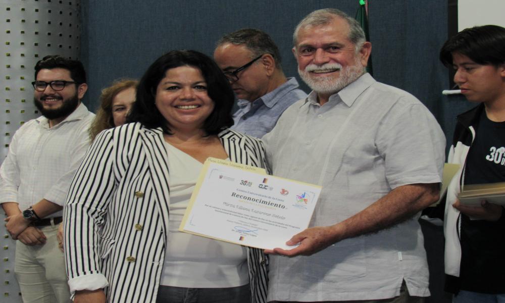 Entregan reconocimientos a agentes de paz en el Centro Universitario de la Costa