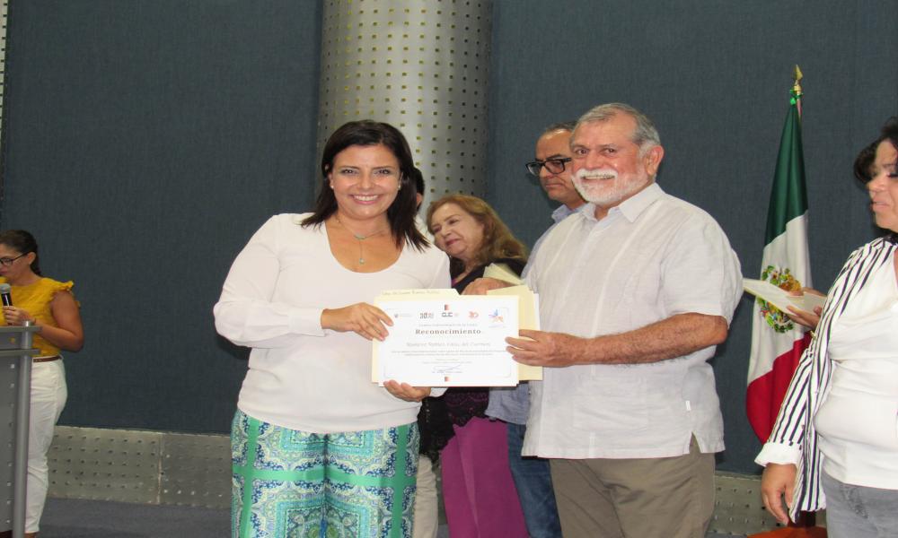 Entregan reconocimientos a agentes de paz en el Centro Universitario de la Costa