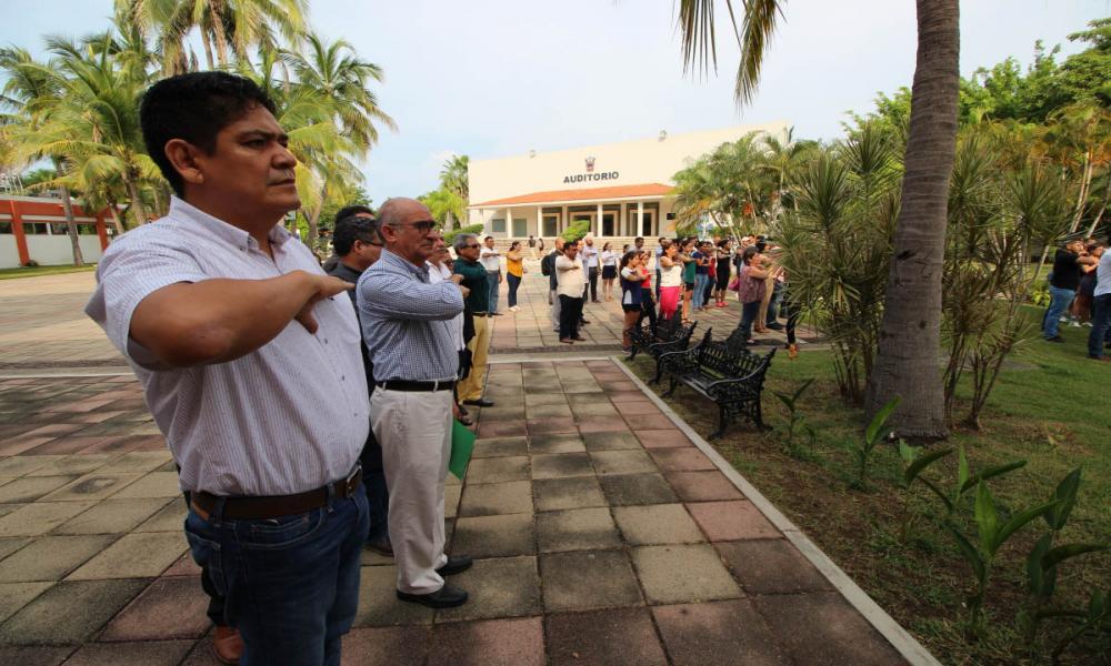 El CUCosta, realizó la Ceremonia Cívica de Izamiento de la Bandera Nacional