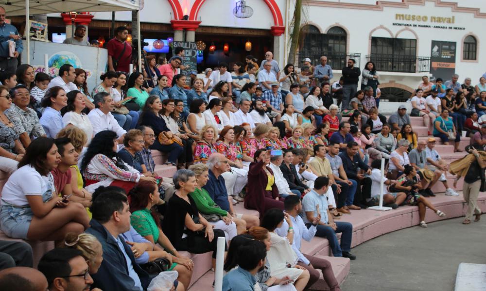 Inauguran Exposición de Arte “De corazón para el Mundo” un Total de 29 Corazones son Exhibidos en el Malecón Vallartense.