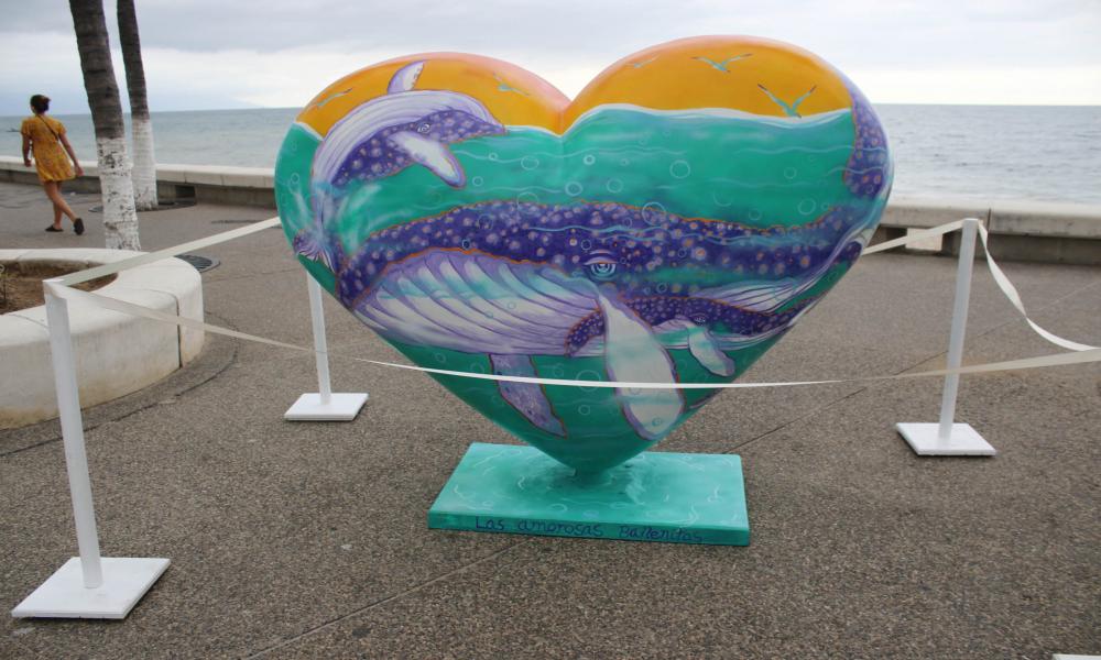 Inauguran Exposición de Arte “De corazón para el Mundo” un Total de 29 Corazones son Exhibidos en el Malecón Vallartense.