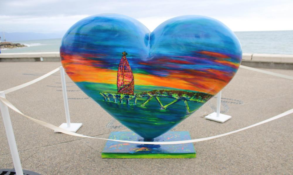 Inauguran Exposición de Arte “De corazón para el Mundo” un Total de 29 Corazones son Exhibidos en el Malecón Vallartense.