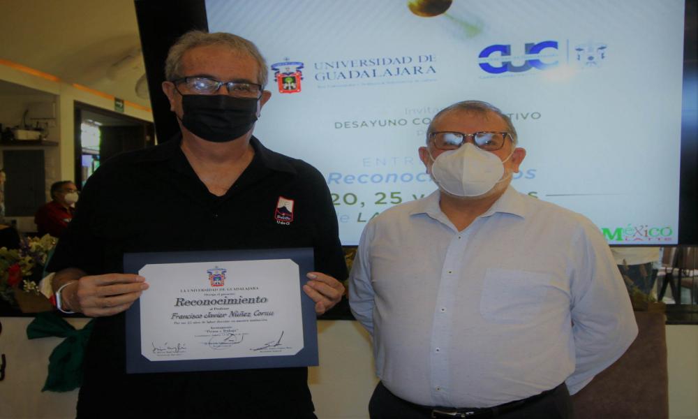 Ofrecen merecido reconocimiento a profesores de la División de Ingenierías