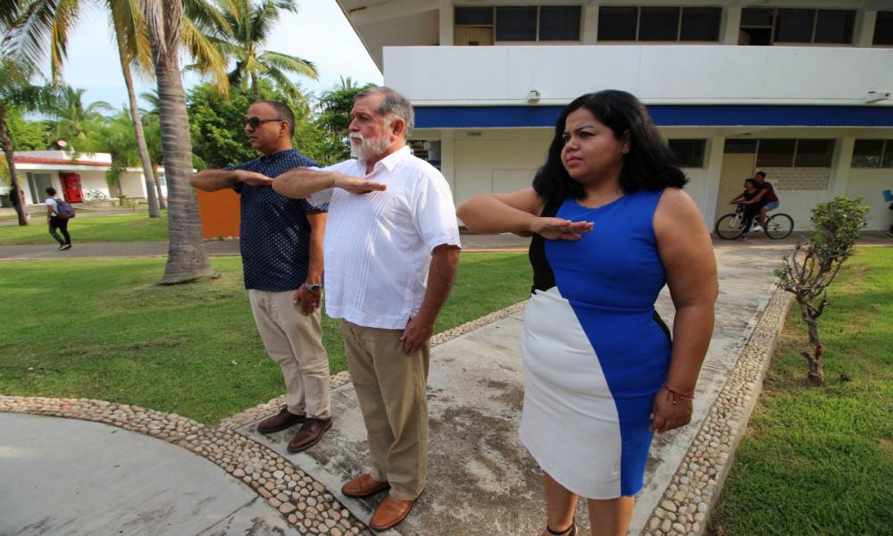 El CUCosta, realizó la Ceremonia Cívica de Izamiento de la Bandera Nacional