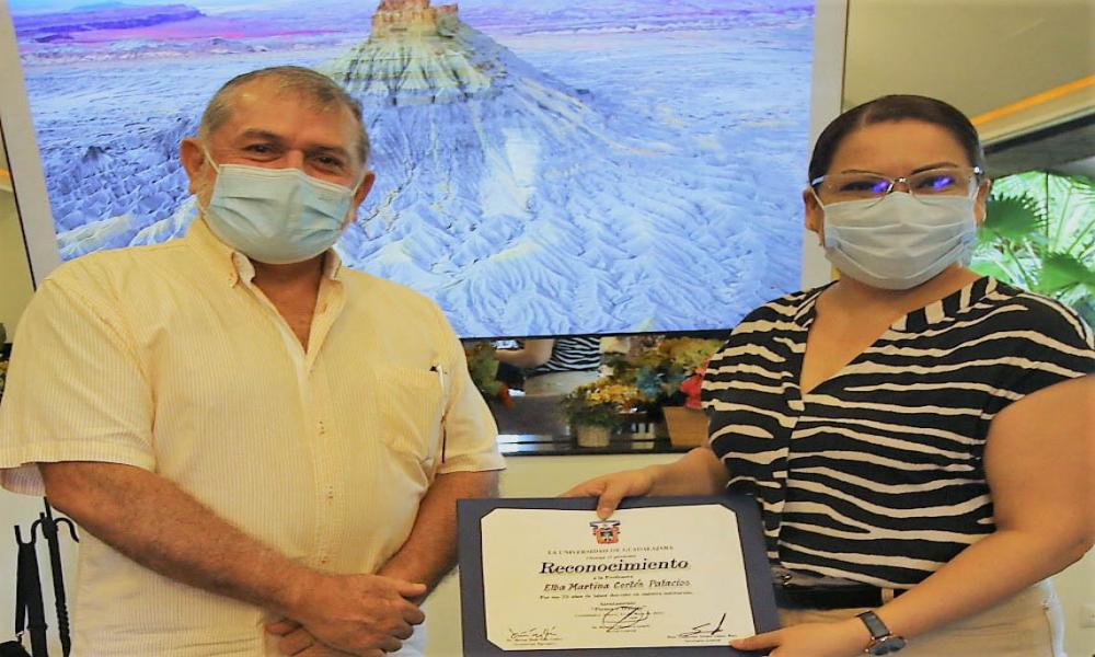 Reconocen a docentes por su trayectoria académica en CUCosta