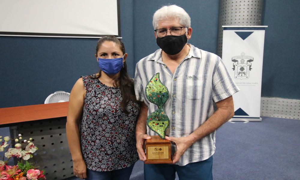 Entregan presea a ganadores de “Premios Latinoamérica Verde 2021