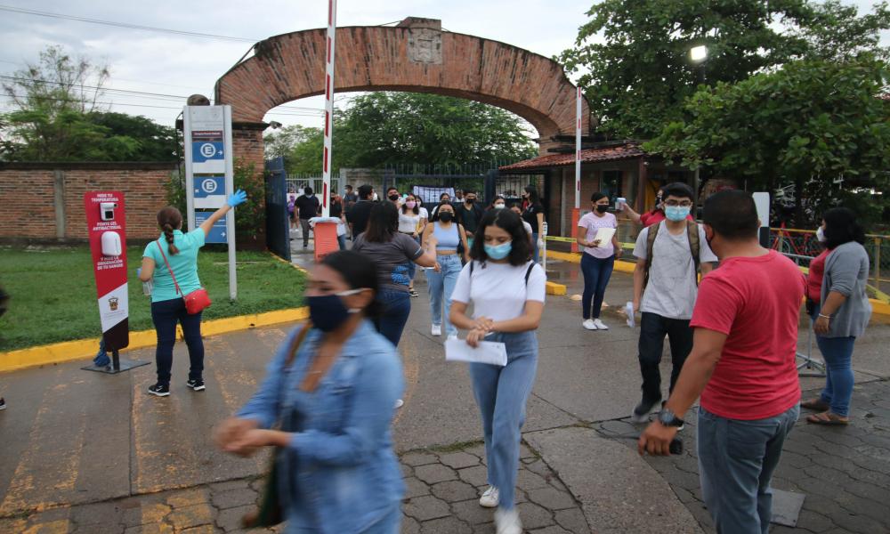 Realizan examen de admisión 1,590 aspirantes de 7 carreras en CUCosta