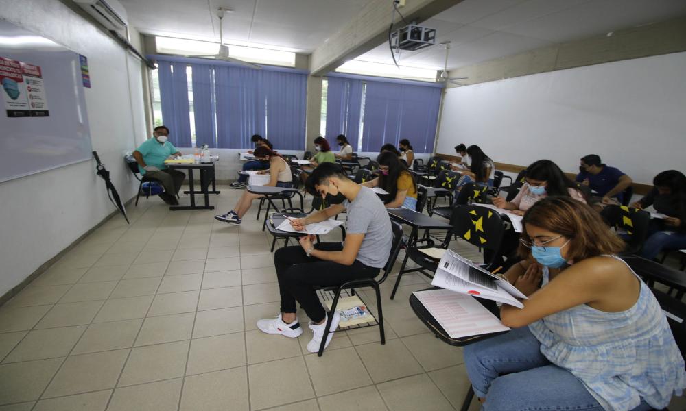 Realizan examen de admisión 1,590 aspirantes de 7 carreras en CUCosta