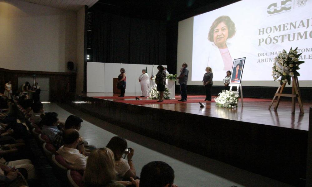 Rinden Homenaje Póstumo a la Doctora María Antonia Abundis Rosales, Catedrática del CUCosta