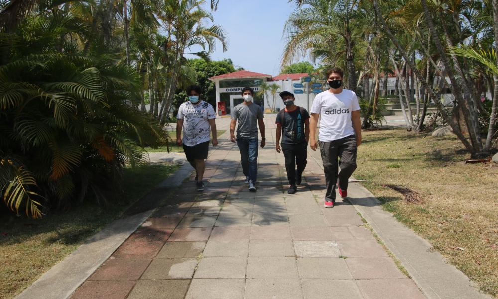 Regresa comunidad universitaria del CUCosta a prácticas en laboratorios y talleres