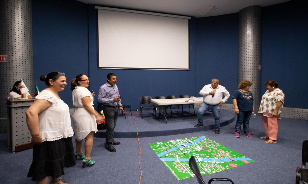 Formar y actualizar a los profesores para desarrollar las acciones y actividades necesarias en el CUCosta