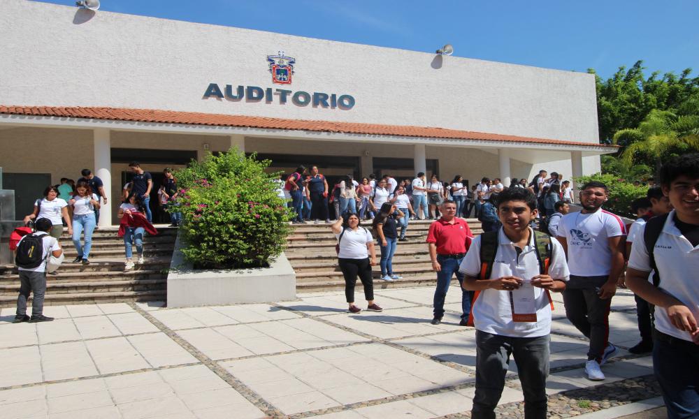 Más de 600 Estudiantes de Bachillerato, Asistieron a la “1ra.Feria Educativa” del CUCosta