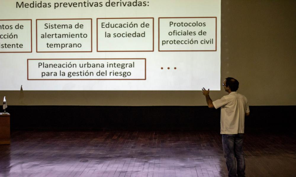 Fenómenos Naturales y Desastres Sociales en Sábados en la Ciencia