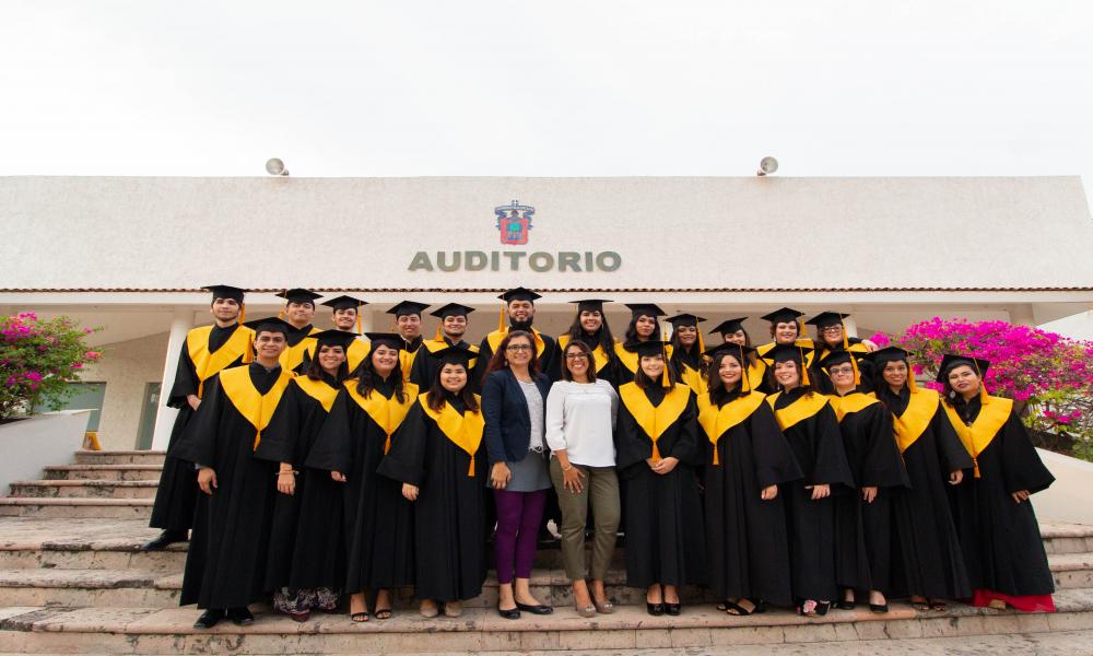 Egresa Generación de la Licenciatura en Diseño para la Comunicación Gráfica del CUCOSTA