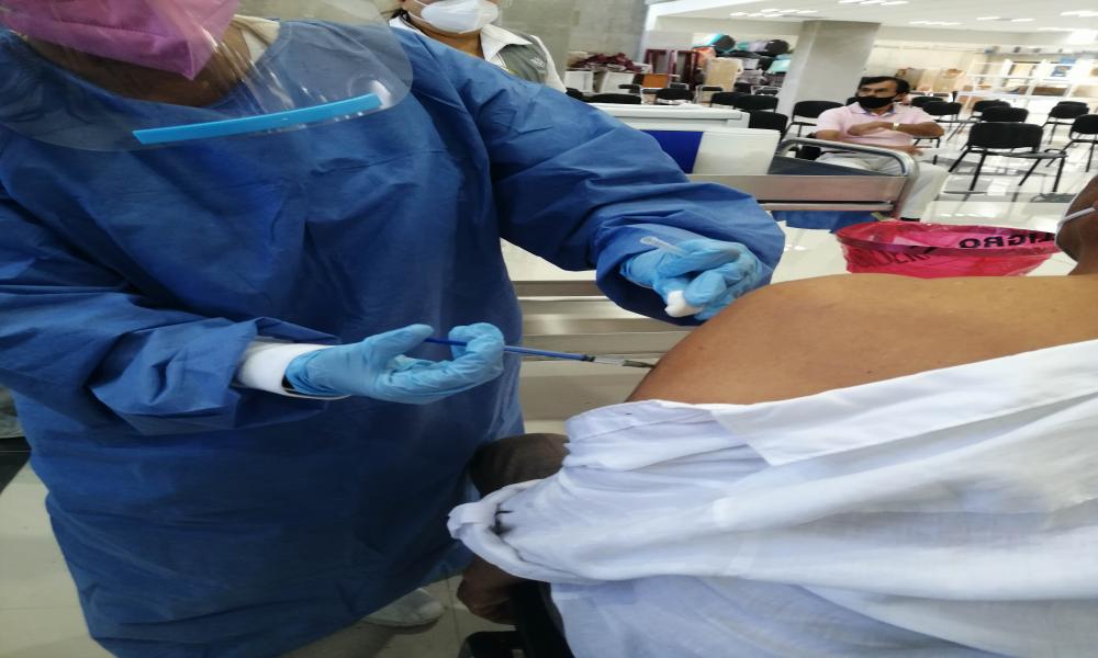 Aplican 1,338 vacunas vs COVID-19 en el CUCosta