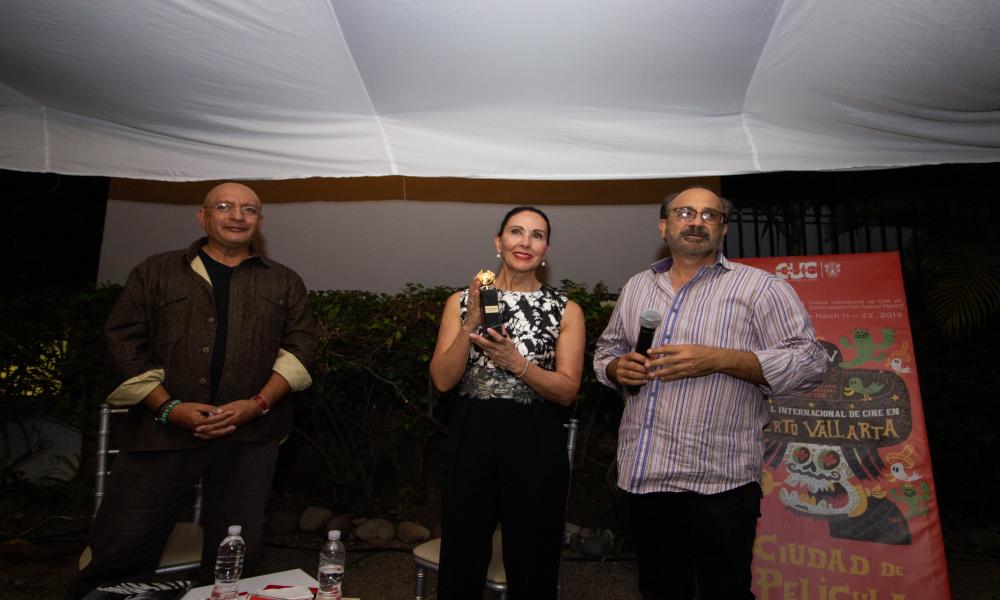 FICPV entrega “La Iguana de Oro” a Blanca Guerra