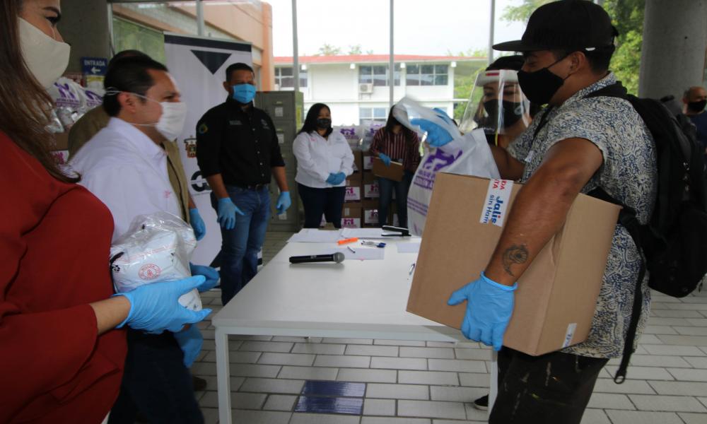 Entregan Apoyos Alimentarios para Estudiantes del CUCosta