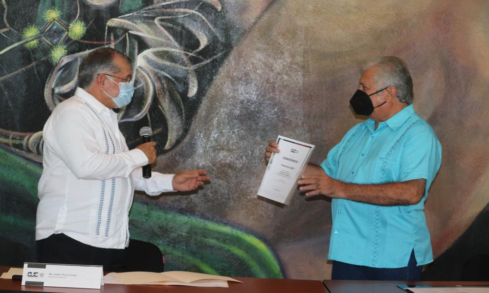 Entrega patronato 400 mil pesos para pago de matrículas de 295 estudiantes