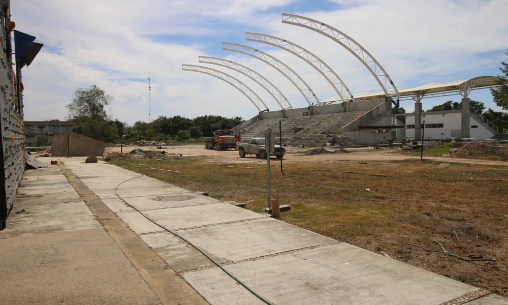 Consolida CUCosta su infraestructura con obra del Gimnasio de Usos Múltiples