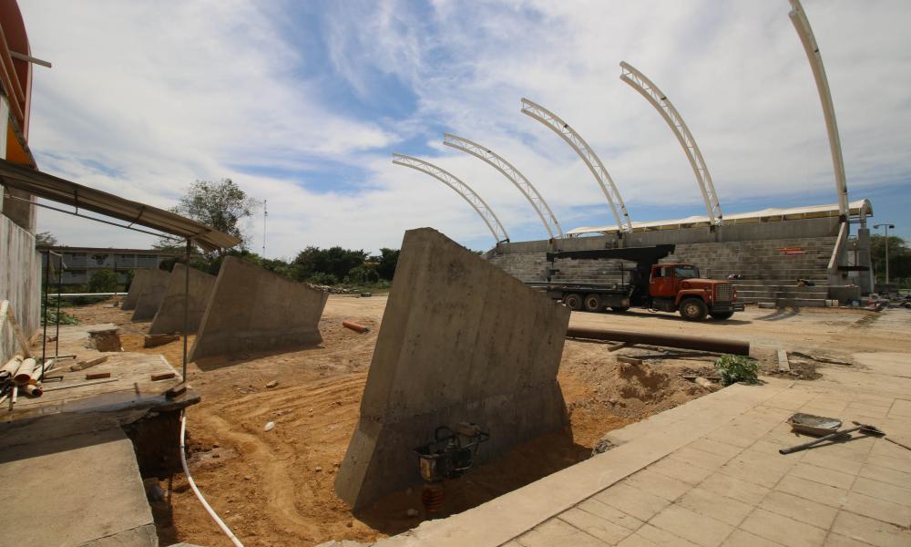 Consolida CUCosta su infraestructura con obra del Gimnasio de Usos Múltiples