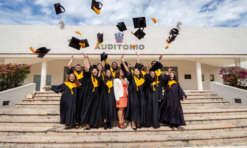 Egresa cuadragésima segunda generación de Licenciatura en Turismo