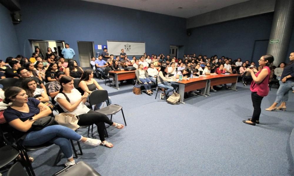 En el CUCosta imparten Conversatorio “Derechos Humanos de la Mujer en la Lactancia”