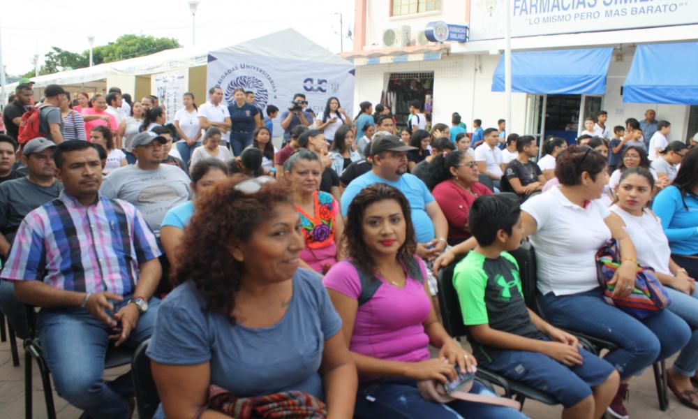 “Brigadas Universitarias” del CUCosta, Ahora benefició a Cientos de Familias de San Vicente