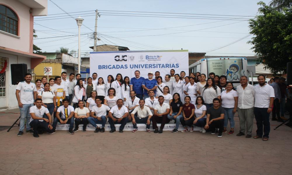 “Brigadas Universitarias” del CUCosta, Ahora benefició a Cientos de Familias de San Vicente