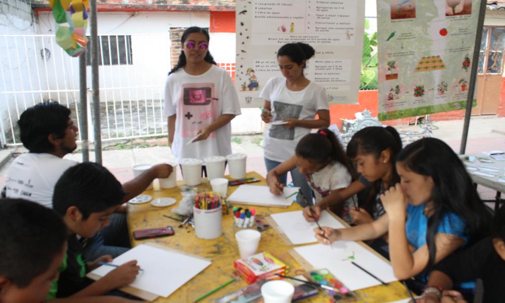 “Brigadas Universitarias” del CUCosta, Ahora benefició a Cientos de Familias de San Vicente