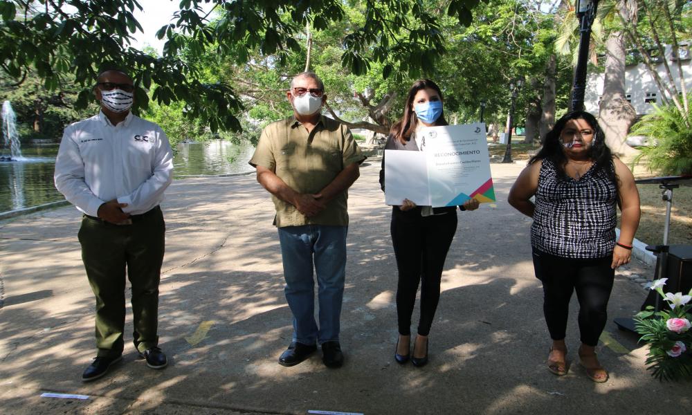 Entregan reconocimientos a egresados sobresalientes de CENEVAL
