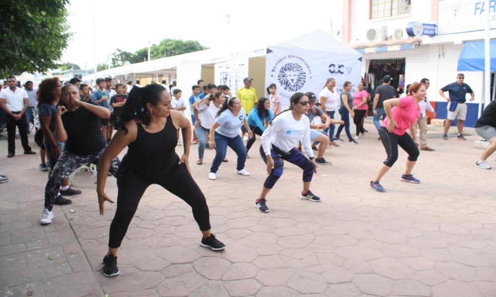 “Brigadas Universitarias” del CUCosta, Ahora benefició a Cientos de Familias de San Vicente