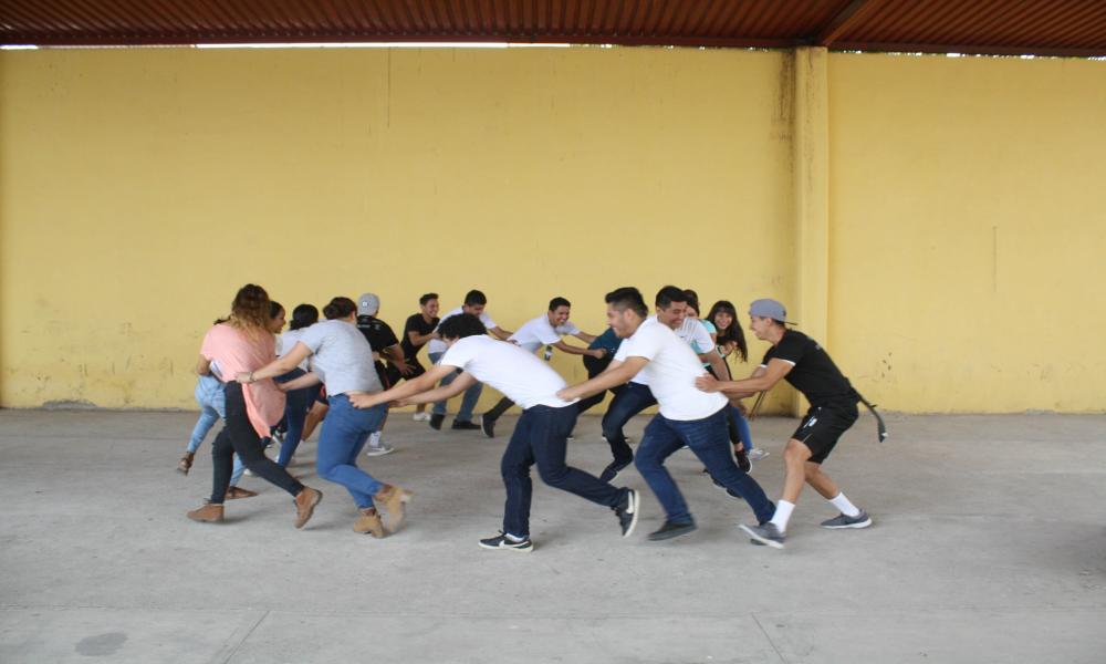 “Brigadas Universitarias” del CUCosta, Ahora benefició a Cientos de Familias de San Vicente