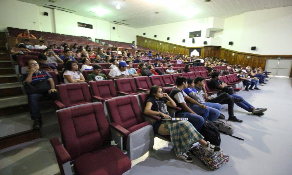 En el Marco de la Jornada de Ingenierías CUCosta, “Crecen Hackers en México” Ing. Roberto de Paz