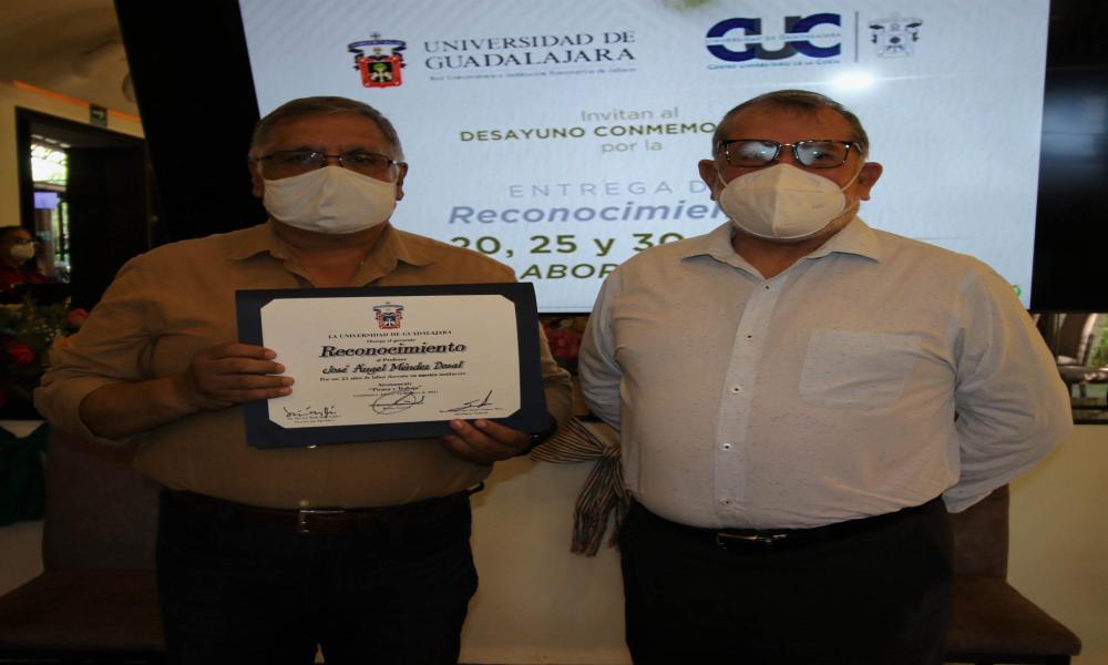 Ofrecen merecido reconocimiento a profesores de la División de Ingenierías