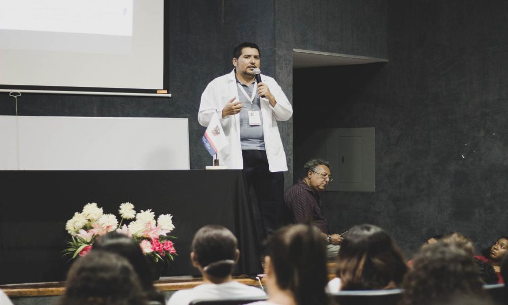 Prioritario Capacitarnos en Auxilios Psicológicos Conferencista en CUCosta