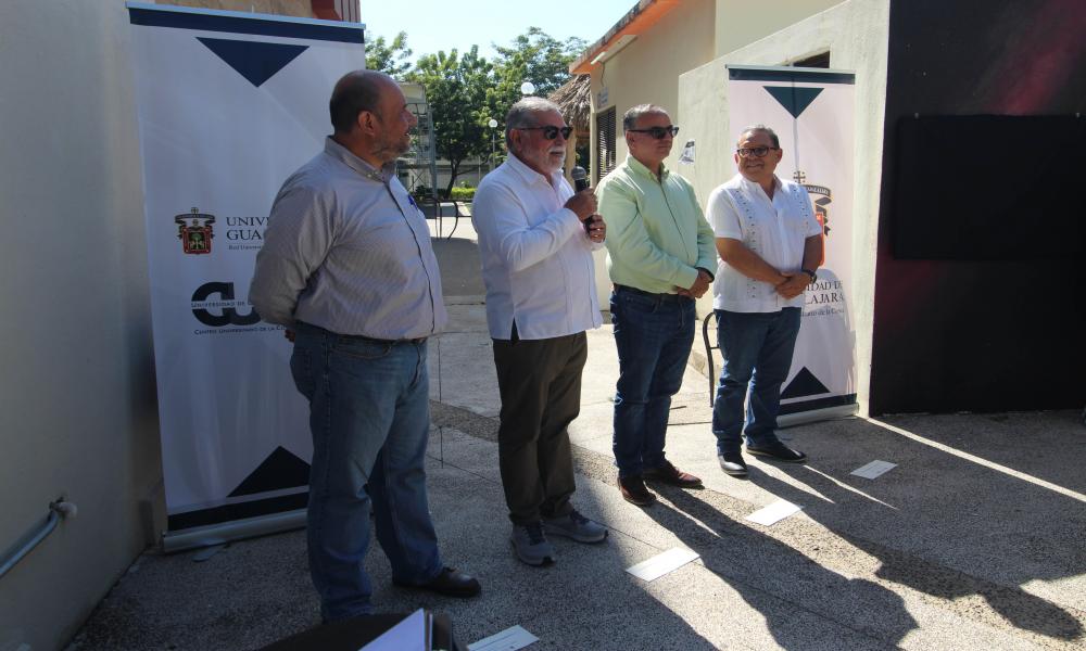 Inauguran mural “Pálido Punto Azul”, obra de estudiantes del CUCosta