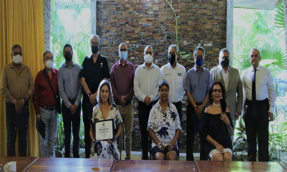 Ofrecen merecido reconocimiento a profesores de la División de Ingenierías