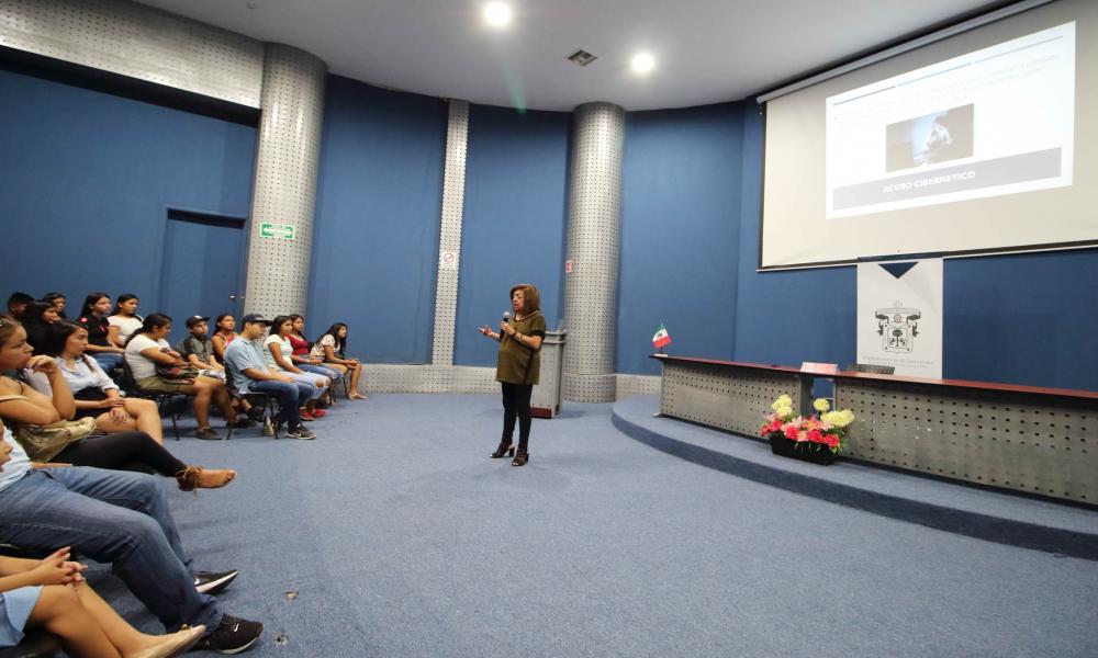 Internet y Redes Sociales, adicciones del siglo XXI