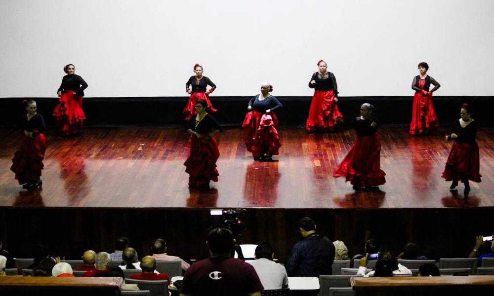 En CUCosta con Gran Ambiente Familiar y Excelente Espectáculo, Concluyó Ceremonia de Clausura del SUAM.