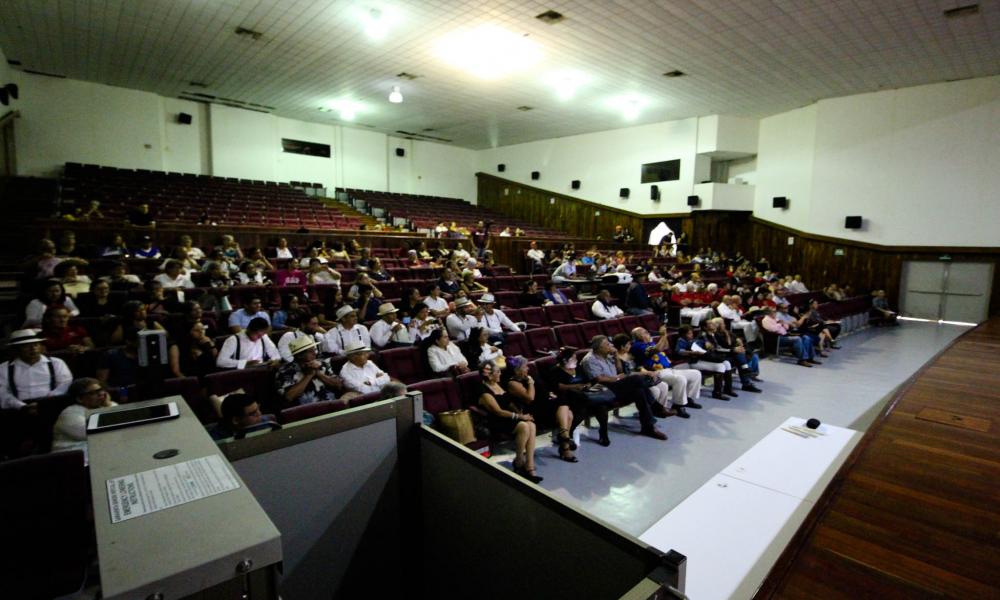 En CUCosta con Gran Ambiente Familiar y Excelente Espectáculo, Concluyó Ceremonia de Clausura del SUAM.