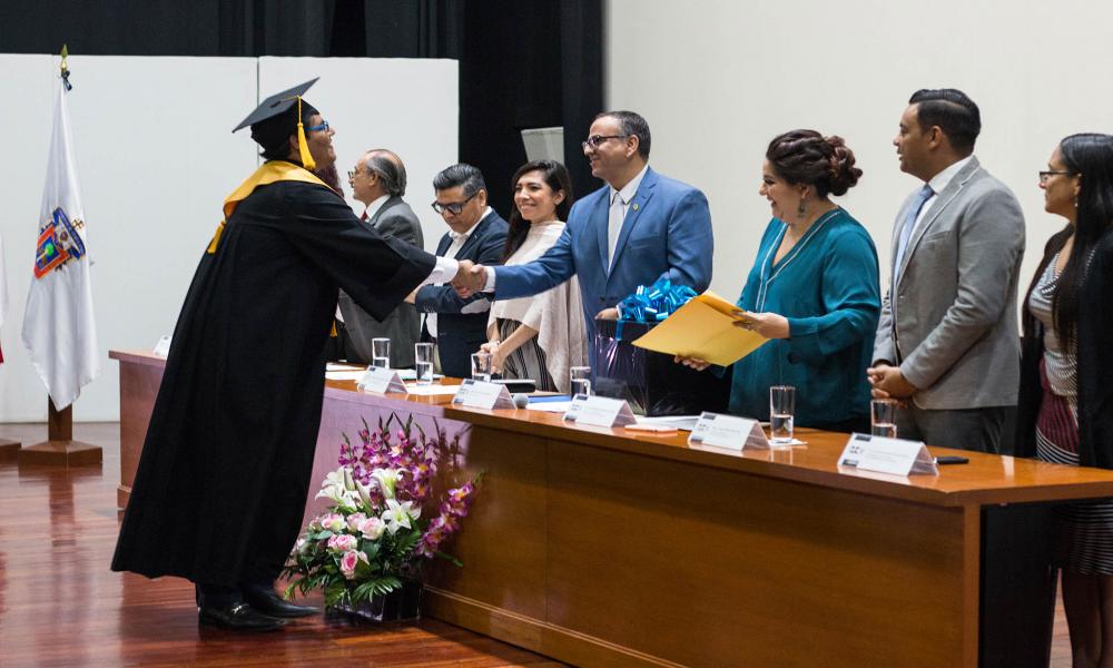 Triple Graduación en el CUCosta