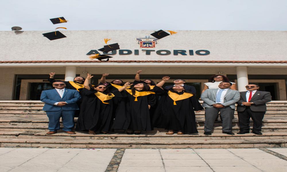 Triple Graduación en el CUCosta