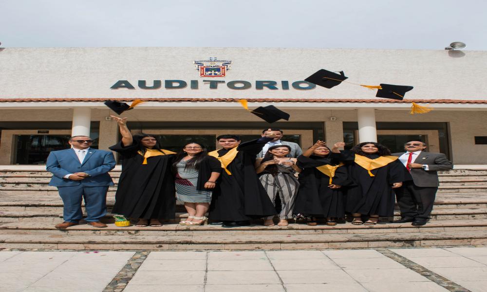 Triple Graduación en el CUCosta