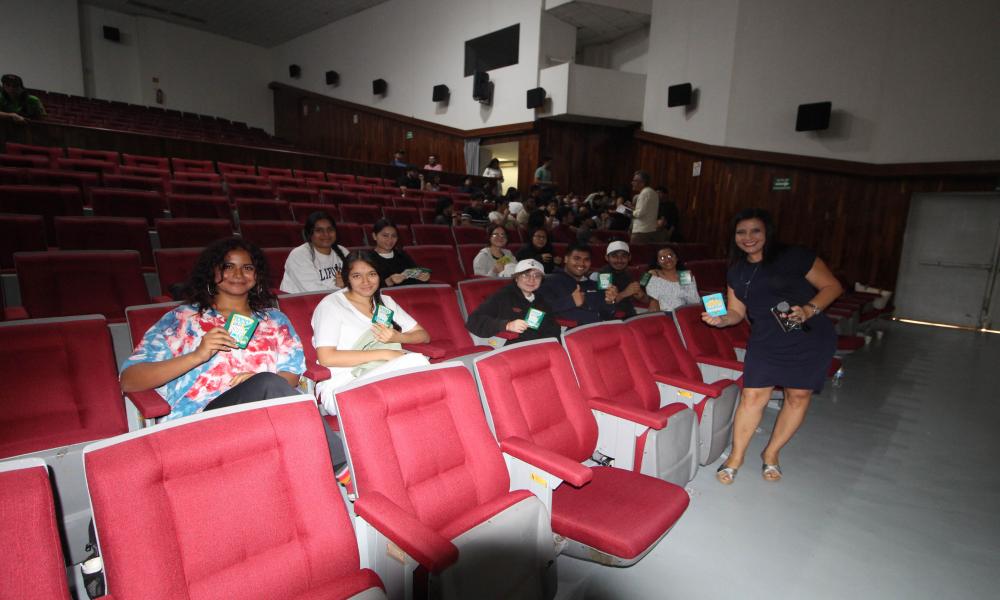 Se desarrolla con éxito el primer curso “Clase de Análisis de Problemas Globales del Siglo XXI”