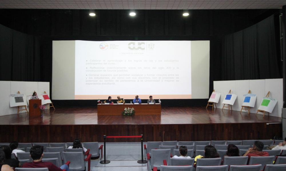 Se desarrolla con éxito el primer curso “Clase de Análisis de Problemas Globales del Siglo XXI”